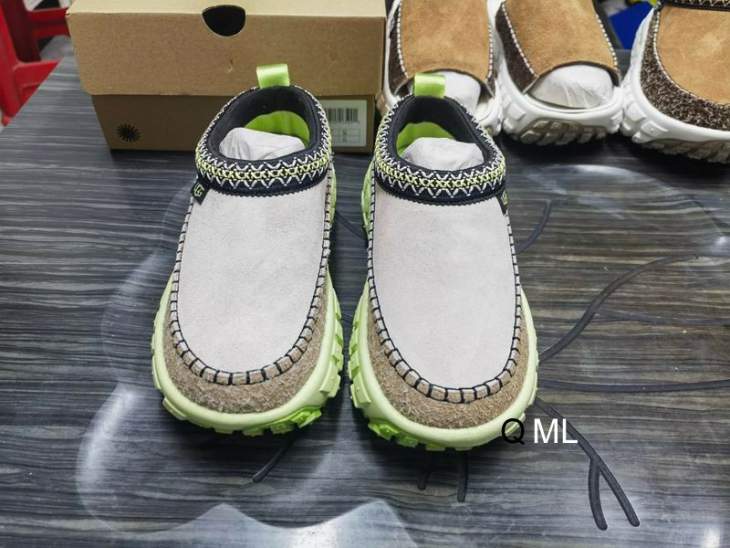 Picture of UGG Slippers _SKUUGGsz35-40ML040198